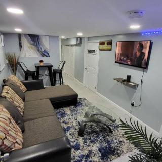 Homely 3 Bedroom unit - Newark - 1