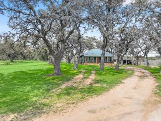Lighthouse Hill Ranch - Green House - 4