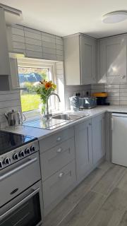 Castle View Cottage - Entire Home - Ballynasare - 8