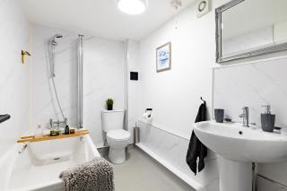 Castle Bay Apartment - Scarborough - 4