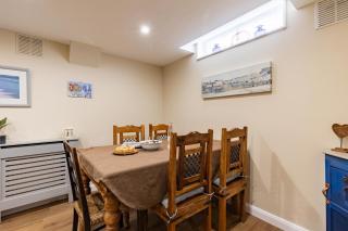 Castle Bay Apartment - Scarborough - 5