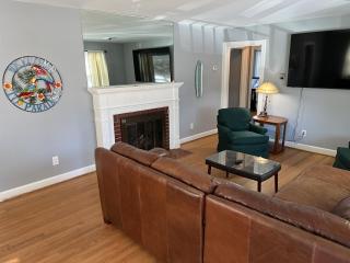Tri-Level home - 5 BR 2 BA - Extended Stays, Wi-Fi home - 7