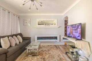 Elegant Serene Escape in Wyandotte - - 9