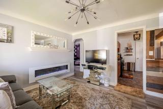 Elegant Serene Escape in Wyandotte - - 8