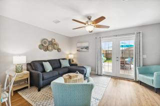 2BR Beach Retreat Sleeps 8 Walk to Beach By Shell Island & St Andrews State Park - 8