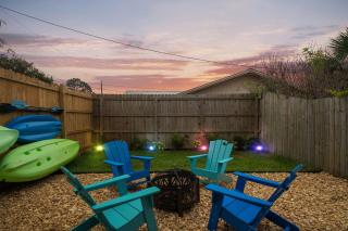 Walk to Beach, Private Beach Townhome, Backyard, Fire Pit, Shell Island & St Andrews State Park - 0