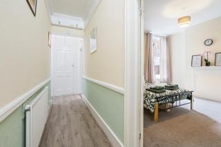 Modern 3 bedroom apartment in Wimbeldon Park - 2