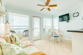 Beautiful Blue Heron Sleeps 6 Great Views - Galveston - 1