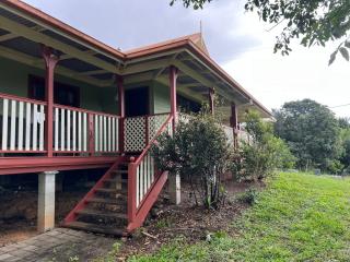 The Cottage on Stokers - - 8