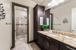 4 minutes from Canyon Lake with Jacuzzi, BBQ, Firepit, 1GbpWifi, and More - 1