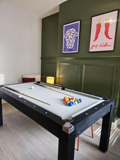 Spacious Stylish Home with FREE Parking 10 Mins to Manchester Centre & AO Arena Ideal for Groups & Long Stays - 4