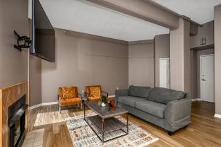 2 bath Prkg+Gym+Sauna Perk Plaza +30 Day - 3