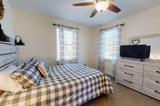 Gorgeous Conway Home A/C, Hot Tub & Full Game Room - Conway - 7