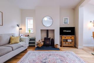 NEW! Spacious 2-Bed Home in Chester by 53 Degrees Property - Ideal for Couples & Groups - Sleeps 4! - 4