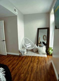 Modern Duplex Near Arenas, Hospitals, Universities, & Attractions - Tower Grove - 1