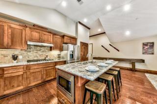 Tahoe Woods 603 at Stateline - Shuffle board Pet Friendly AC - South Lake Tahoe - 2