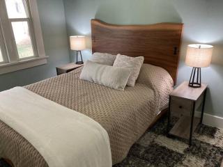 Beautiful remodeled 2 bedroom home near Rio Grande River. - 1