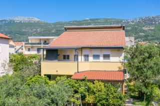Apartments with a parking space Kastel Luksic, Kastela - 22469 - 0