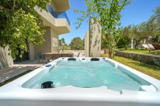 Villa Marian with Private Swimming Pool & Jacuzzi - Georgioupolis - 6