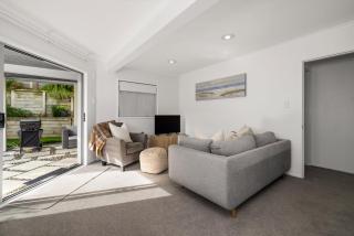 Seaside Studio with Fully equipped kitchen and laundry - 5