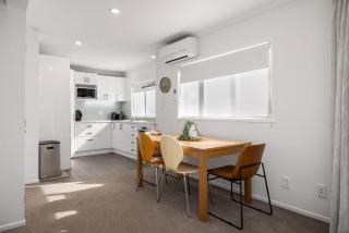 Seaside Studio with Fully equipped kitchen and laundry - 3