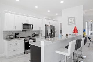 Gulf Waterfront Access Modern Luxe Home - Cape Coral - 7