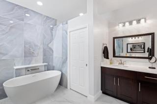 Gulf Waterfront Access Modern Luxe Home - Cape Coral - 2