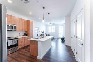 Gateway to Old Town Scottsdale King 1 BR with Balcony - Scottsdale - 0