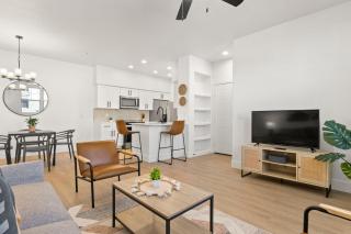 CozySuites Glendale by the stadium with pool 13 - Glendale - 8