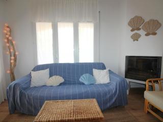 Apartamento con jardín a 150 m de la playa, 2 habitaciones, terraza con vistas parciales al mar, AC, BBQ. - ES-228-151 - Llança - 2