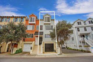 Four bedroom beachside apartment - Warrnambool - 0
