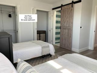 Be A Nomad - Vacay or Relocation Beach House - 4