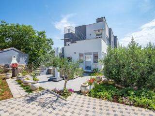 Spacious home with large roof terrace - Medulin - 0