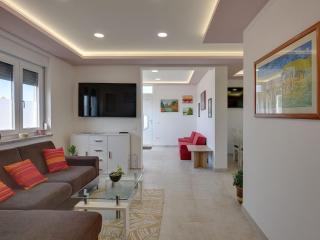 Spacious home with large roof terrace - Medulin - 7
