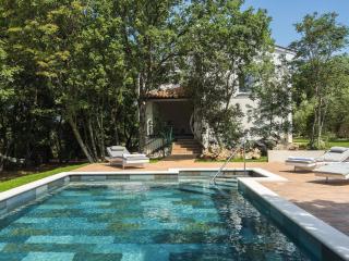 Beautiful villa with a pool and a fenced garden - Medulin - 1