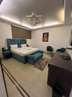 Divine India Service Apartment 3 BHK D-198 Saket - New Delhi - 1