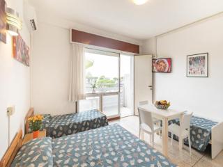Charming flat with a spacious terrace - Beahost - Lignano Sabbiadoro - 4