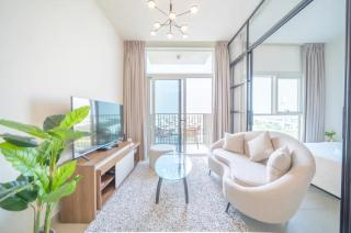Chic 1BR in Collective Tower Dubai Hills - 0