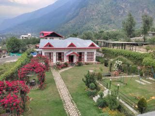 De Vivendi Resorts with 35000 Sqft Open Lawn with BBQ - Manāli - 1