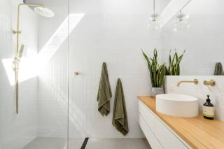 Stunning Trevallyn Retreat - 8