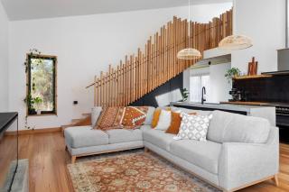 Stunning Trevallyn Retreat - 4