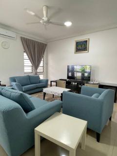 Yenni Astana, Bangi - 1