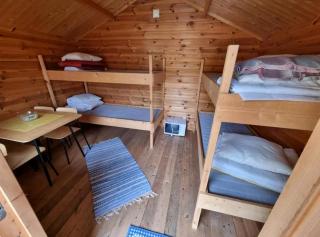 Ofvansjö Gård , Enkel stuga för övernattning på ett fd militärområde - 1