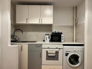 NewBerry Apartment with Balcony - Budapest - 3