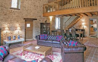 Awesome Home In Souvigne - 8