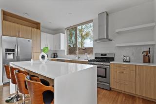 Westlake 2br nr shopping entertainment SEA-671 - 7