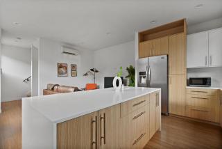 Westlake 2br nr shopping entertainment SEA-671 - 6