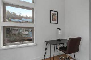 Westlake 2br nr shopping entertainment SEA-671 - 3