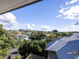 6KM to CBD Convenient 5BR Queenslander Coorparoo - Brisbane - 6