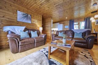 Dunnock Lodge with Hot-tub - 3